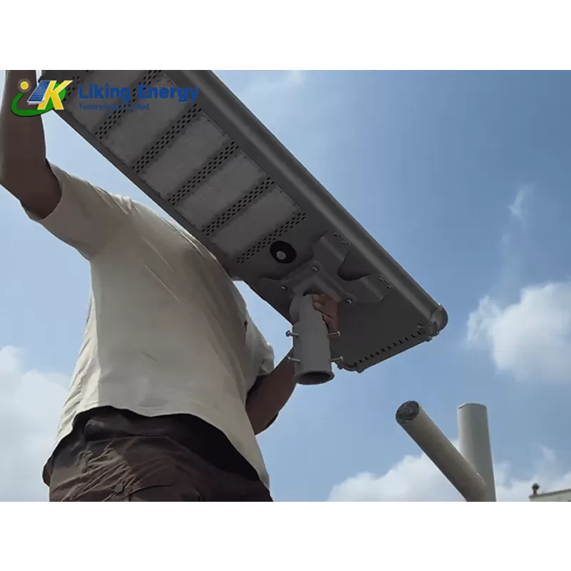 Soluções de luz de rua solar tudo em um