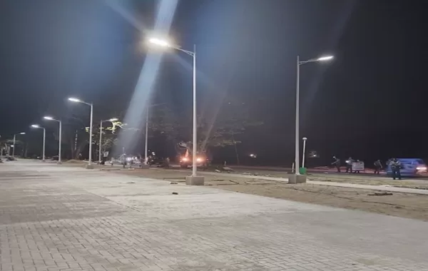 Instalação de H100w e 8m com Design 4 de 1,5 m na Estrada Provincial