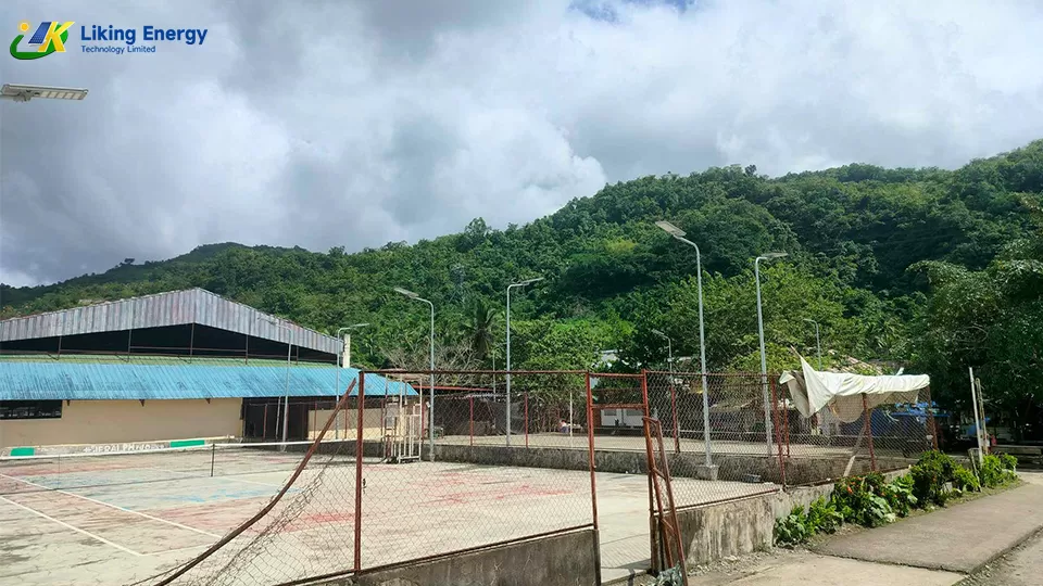 Quais são as diferenças entre luzes de rua solares integradas e de tipo dividido? Qual é melhor?